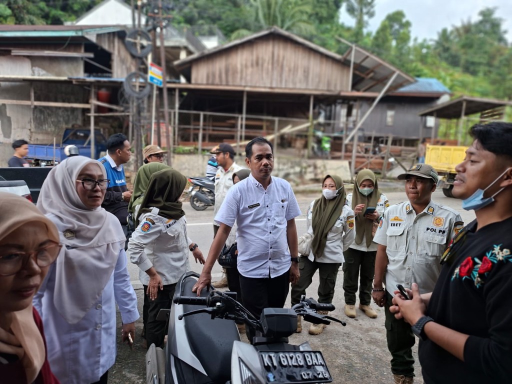 Peneguran Langsung SATPOL PP Kota Samarinda bersama BKO Kecamatan Sambutan