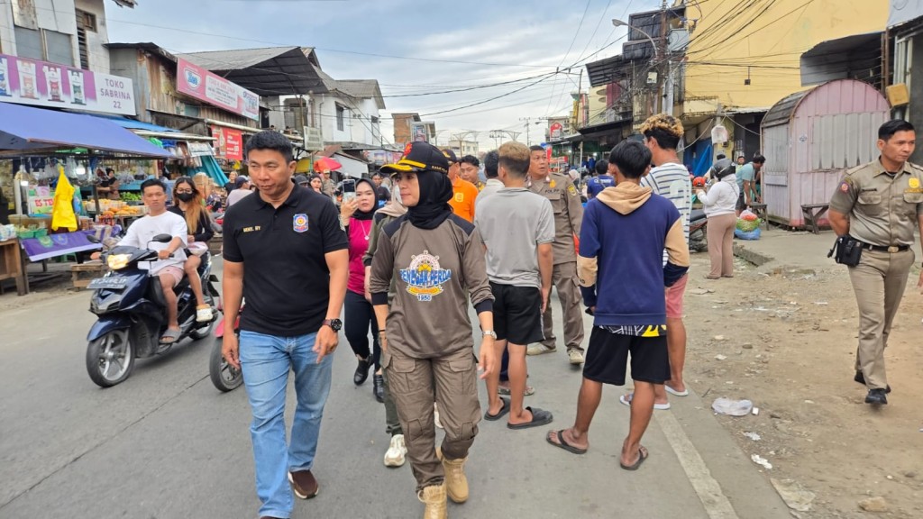 Satpol PP Kota Samarinda Monitoring dan Penertiban PKL di Pasar Segiri