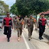 Satpol PP Kota Samarinda Mengembalikan Fungsi Trotoar